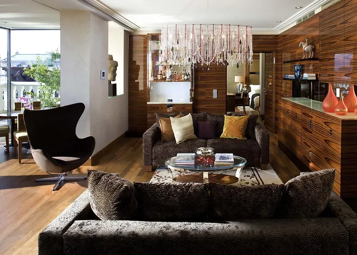 Mandarin Oriental, Hotel