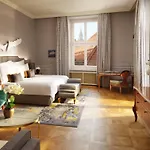 Mandarin Oriental, Hotel