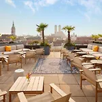 Mandarin Oriental, Hotel