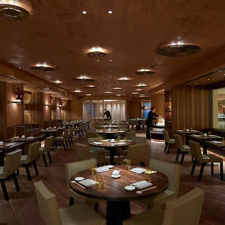 Mandarin Oriental, Hotel
