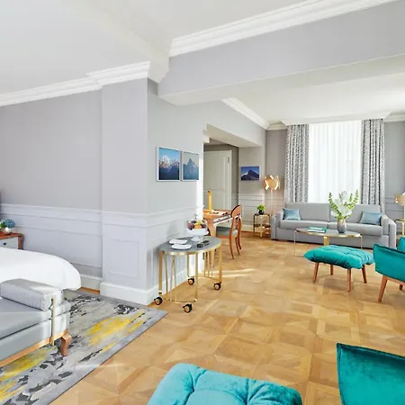 Mandarin Oriental, Hotel