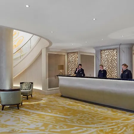 Mandarin Oriental, Hotel