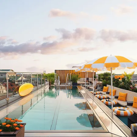 Mandarin Oriental, Hotel