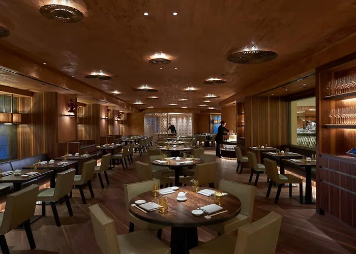 Mandarin Oriental, Hotel