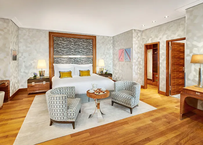 Mandarin Oriental, Hotel