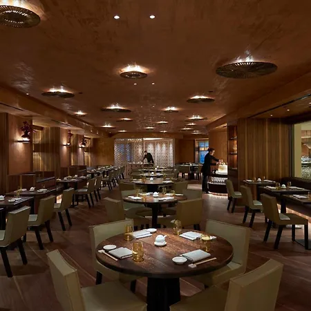 Mandarin Oriental, 호텔